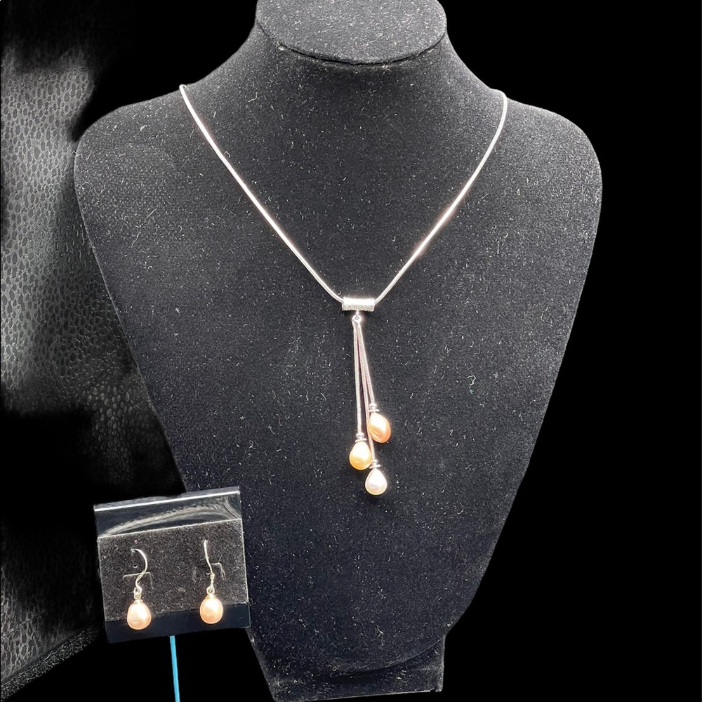 Tear drop (real) pearl necklace